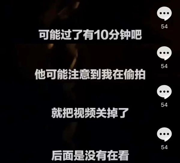 出租司机边开车边看美女直播  同时操作四部手机：乘客瑟瑟发抖