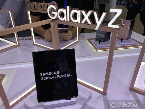 三星折叠屏手机Galaxy Z fold2
