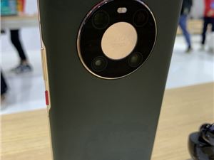 华为Mate 50 Pro或将搭载刘海屏 配备5G手机壳