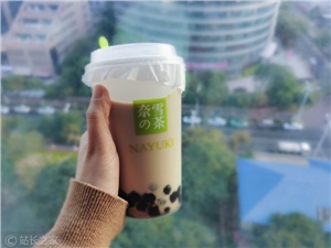 奈雪的茶于佛山设新公司，经营范围含酒吧服务、食品互联网销售